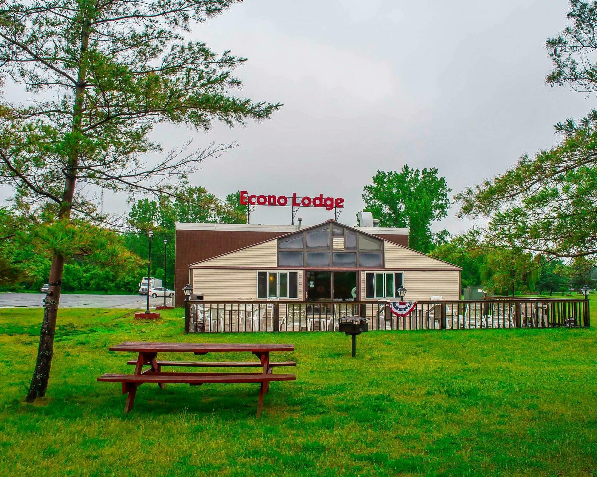 Adirondack Efficiencies Hotel Watertown Kültér fotó