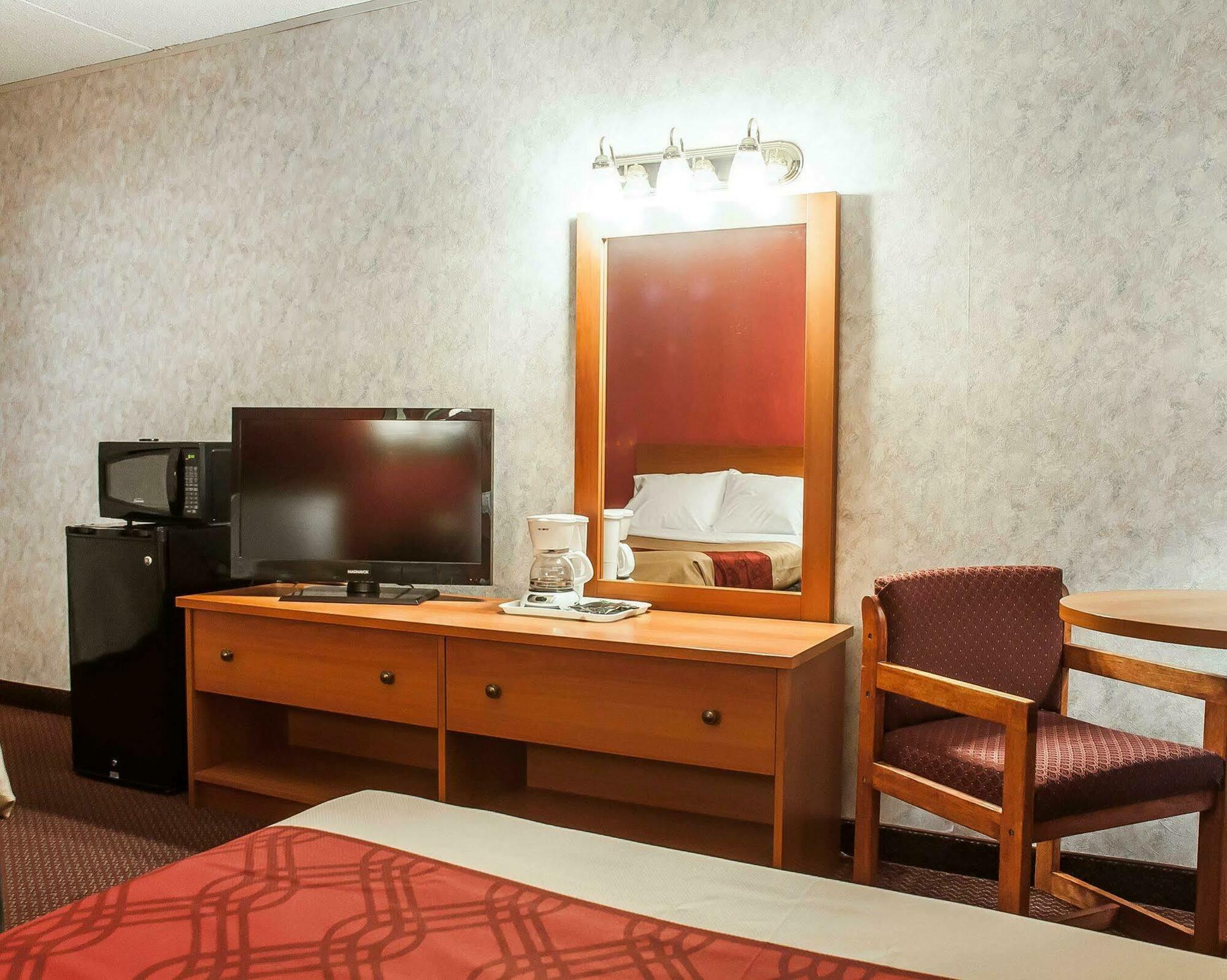 Adirondack Efficiencies Hotel Watertown Kültér fotó