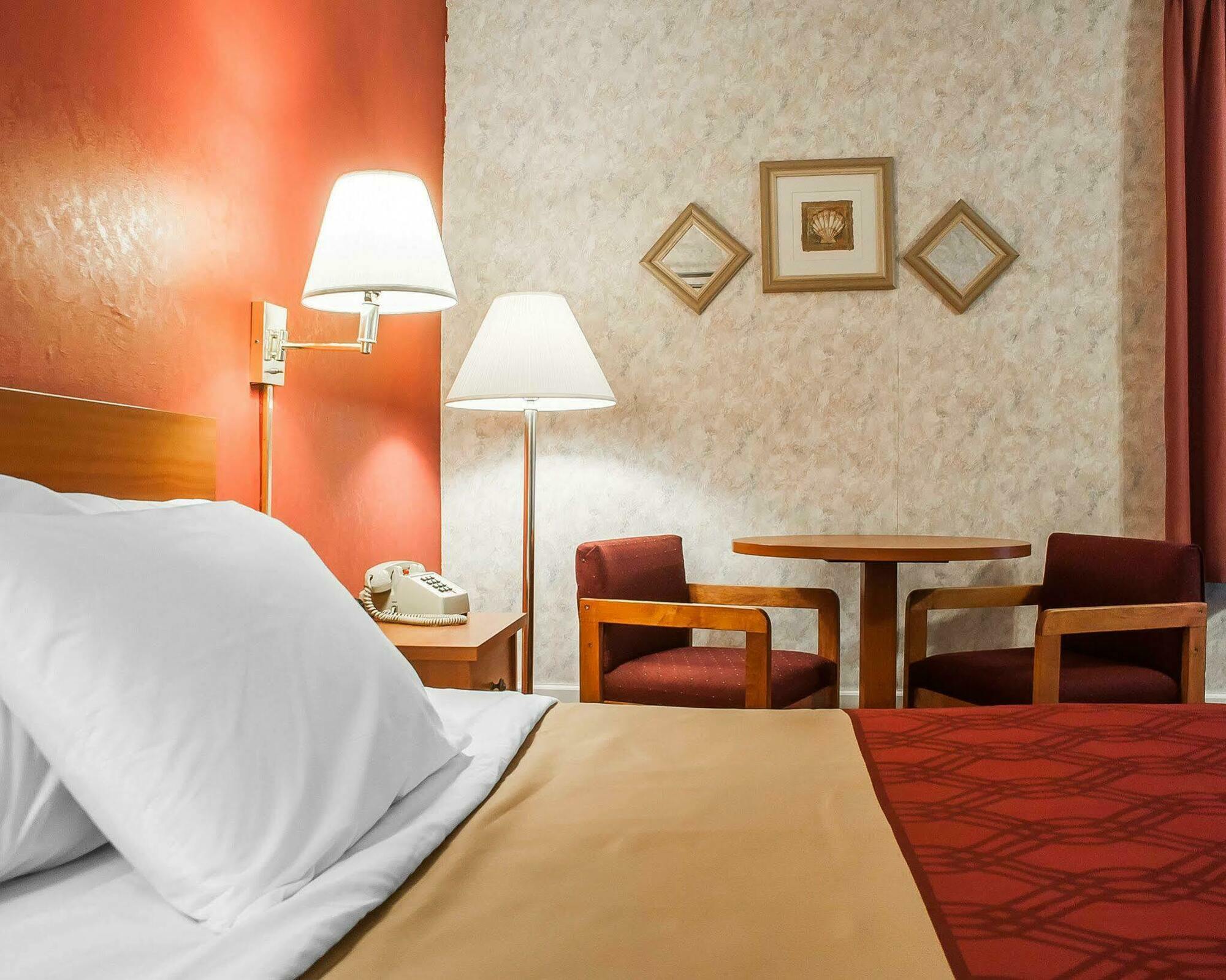 Adirondack Efficiencies Hotel Watertown Kültér fotó